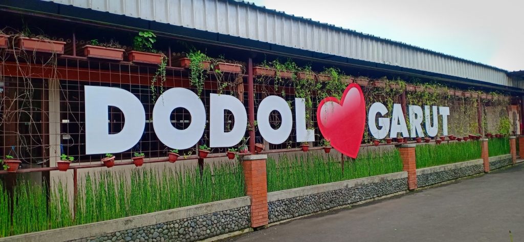 tempat oleh-oleh dodol Garut